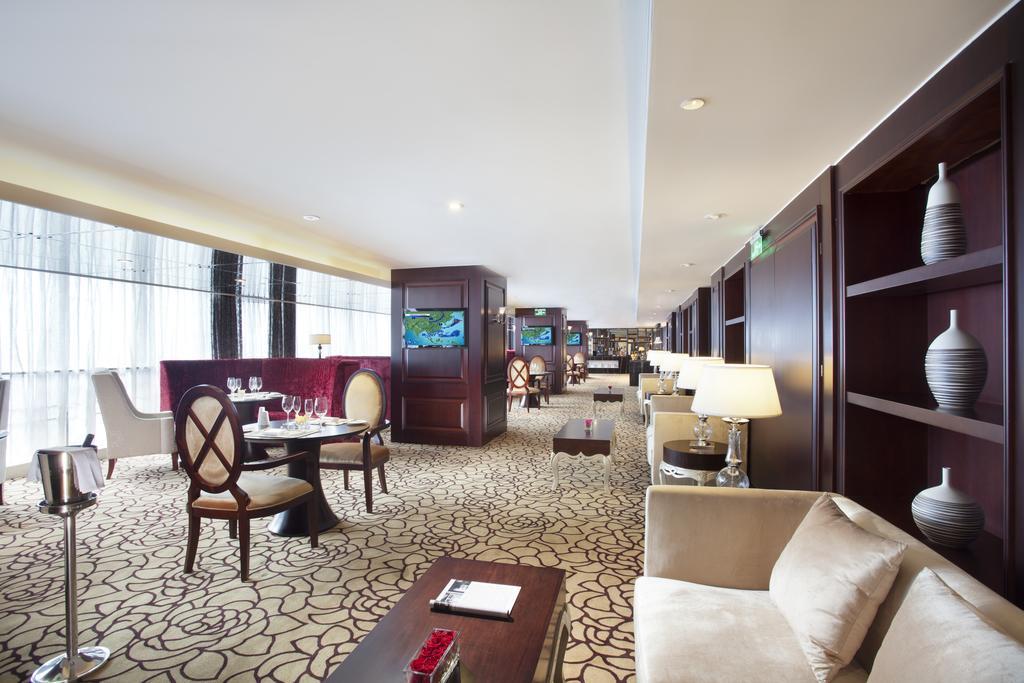 เรกัล พลาซา โฮเต็ลแอนด์เรสโตรองต์ ไวเกาเฉียว Hotel เซี่ยงไฮ้ ภายนอก รูปภาพ
